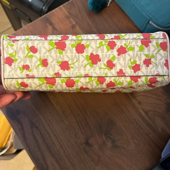 Michael khors cosmetic bag - Picture 4 of 4